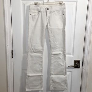 American Eagle women’s Original Boot jeans in white.      Size: 0 Regular
